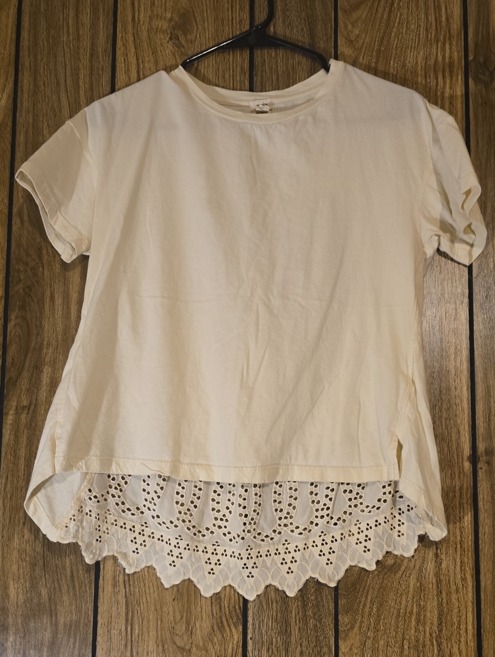 Women's Cream Short Sleeve Eyelet-Hem Tee